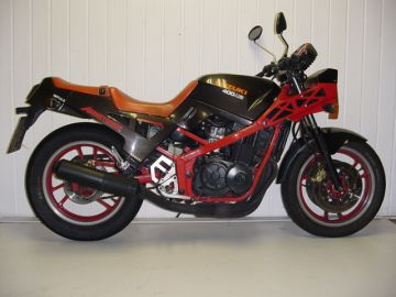 Suzuki motorbike GSX400X 1988 (Impuls) complete bike 100% original