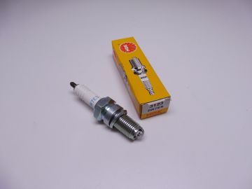 DR7ES (NGK)spark plug (bougie)