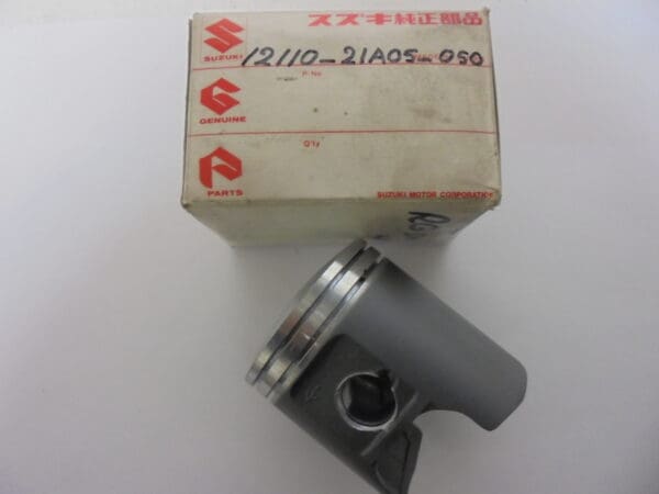 Suzuki - 12110-21A05-050_1 - RG500 std - Piston