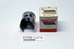 Yamaha - 235-11631-00-96 - R3/YR1 - Piston