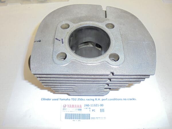 Yamaha - 240-11321-00_7 - TD2 - Cylinder