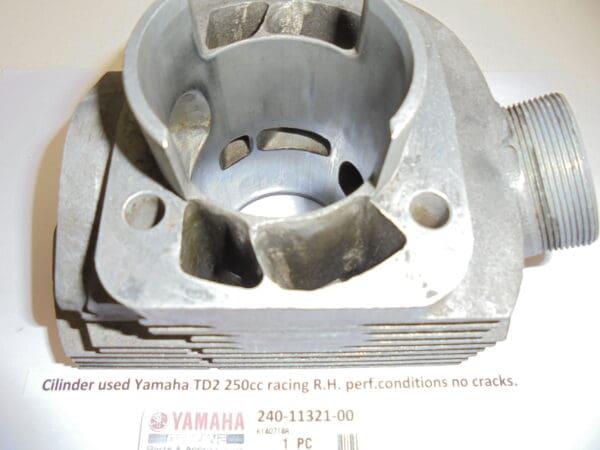 Yamaha - 240-11321-00_6 - TD2 - Cylinder