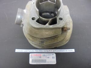 Yamaha - 240-11321-00_7 - TD2 - Cylinder