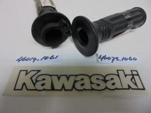 Kawasaki - 46019-1061 / 46075-1060 - A1 - A7/H1/H2/H3/KH500/Z1000/Z1100/Z1300/Z400/Z650/Z750/Z900/ZL1000/ZL600/ZL900/ZXR750 - Throttle Grip & Cable