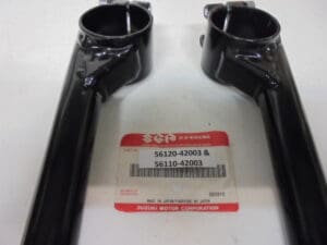 Suzuki - 56120-42003 / 56110-42003 - RG500 - Handle