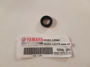 Yamaha - 93101-12060 / 93101-12173-00 - TZ125 modellen - Transmission seal gearshift shaft.