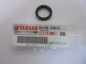 Yamaha - 93109-22018 - TZ250 H/J en latere modellen - Rear Arm & Rear Cushion