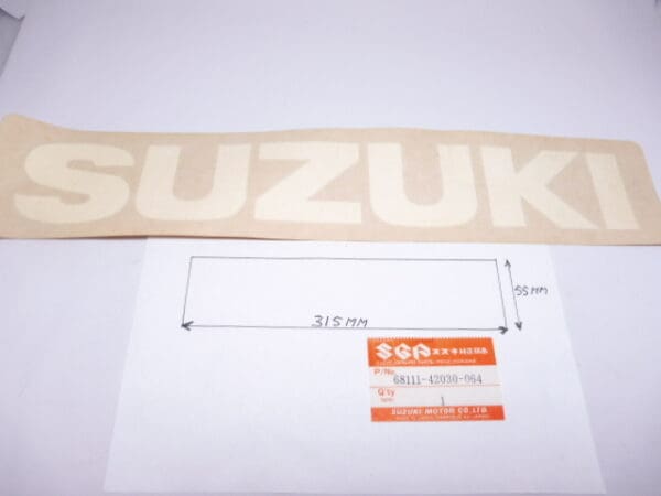 Suzuki Kuipdeel sticker embleem links en rechts origineel onderdeelnummer 68111-42030-064 |Theo Louwes Motoren en Race