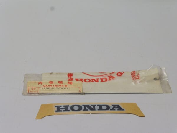 Honda - 77209-ML7-700ZC - VF750 - Sticker / Decal