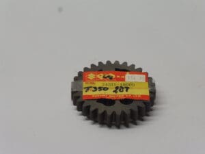 24311-18000 Gear driven 1e 28T Suzuki T20-250-350 and GT250-380 