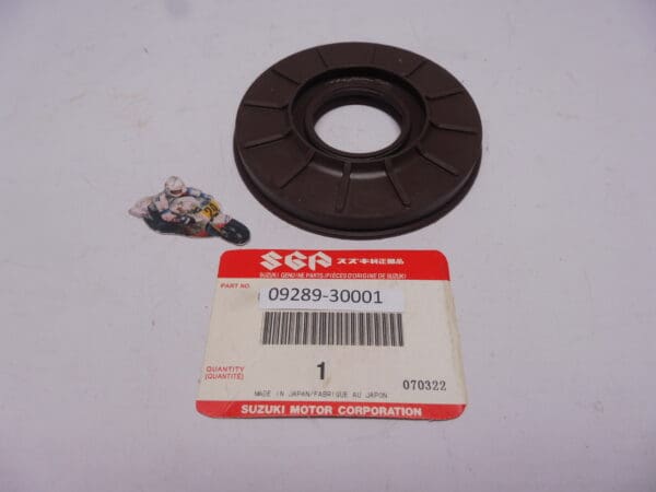 Suzuki Oil seal crankshaft L.H. original Part number  09289-30001