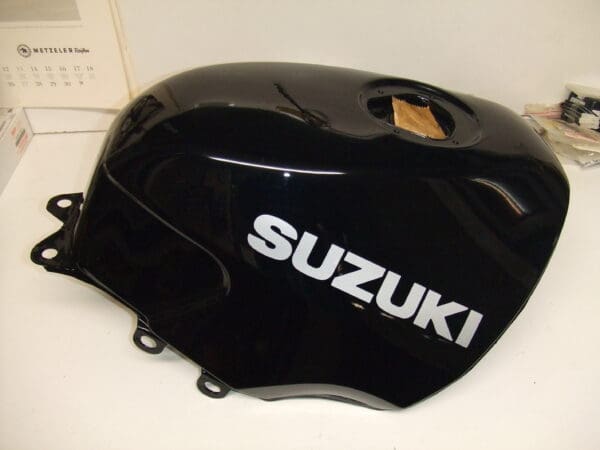 Suzuki - 44100-05C60-33J_1 - GSXR250 - Fuel Tank