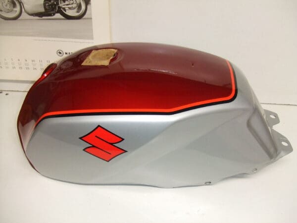 Suzuki - 44100-43420-88M - GSX550 - Fuel Tank