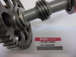 Suzuki - 21110-15400 new - RGB500 - Transmission