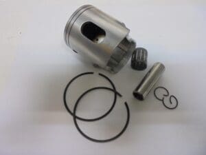 Suzuki - 12110-42010-015 - RG500 - Piston