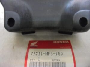 Honda - 77211-MF5-750_1 - VT500 - Seat