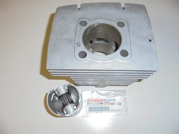 Yamaha - 239-11311-00 L.H. new - TR2 - Cylinder with piston assy