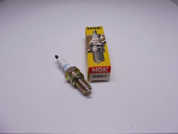 DPR8EV-9 (NGK)spark plug(bougie)