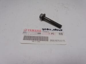 Yamaha - 95811-08045 - TZ250 H/J en latere modellen - Cylinder head bolts 8x45