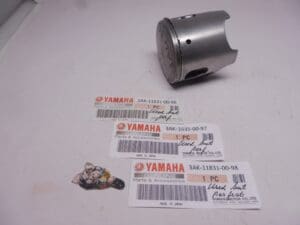 3AK-11631-00-97/98 Piston Yamaha TZ250 1987 1988 used but perfect