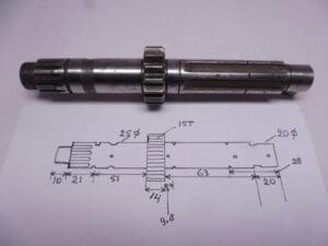 5F7-17411-00 Shaft main 15T Yamaha TZ250H-J used but good condition