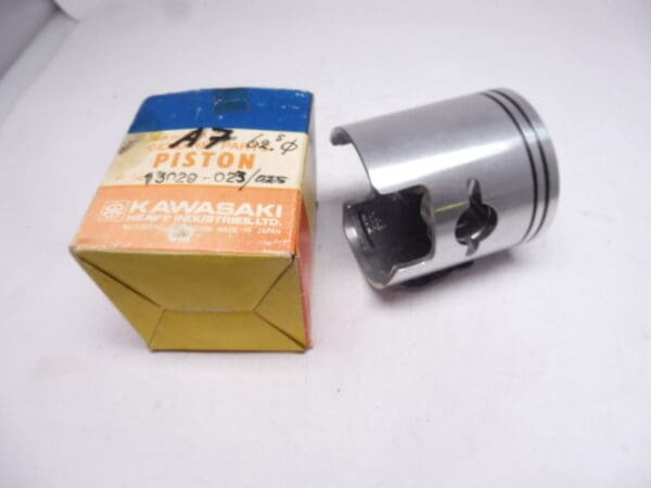 13029-023 Piston original Kawasaki A7 oversize 62.5mm new