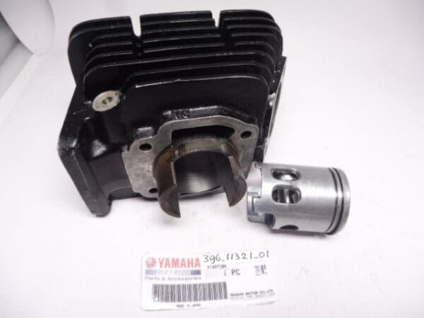 Yamaha.396-11321-01_1 RD125 R.H. 2e oversize 43.50mm new overhauld new piston - Cylinder