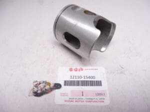 12110-15400 Piston Suz.RGB500 original>NEW