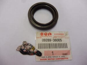 Suzuki - 09289-36005 - RG125 - RM250 - TS250 oil seal crankshaft new