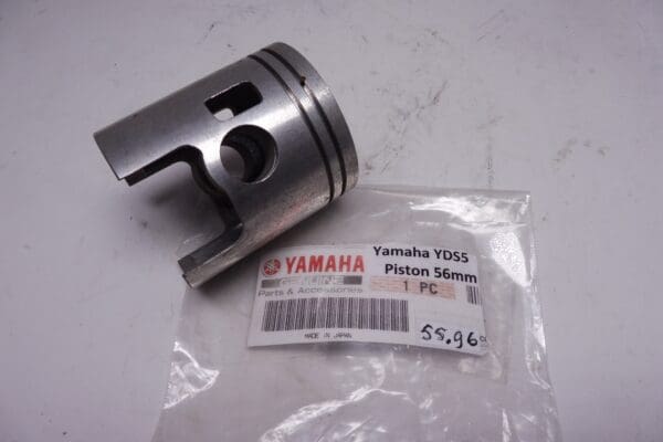 Yamaha - 156-11631-00-96 - DS5 - Piston