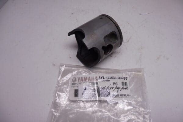 3YL-11631-00-97 Piston Yam.TZ250 '62 or later 1x 97 used but perfect