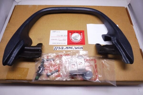 7731Z-MM5-305ZB Grab rail rr Honda CBR1000F-A '86 up new