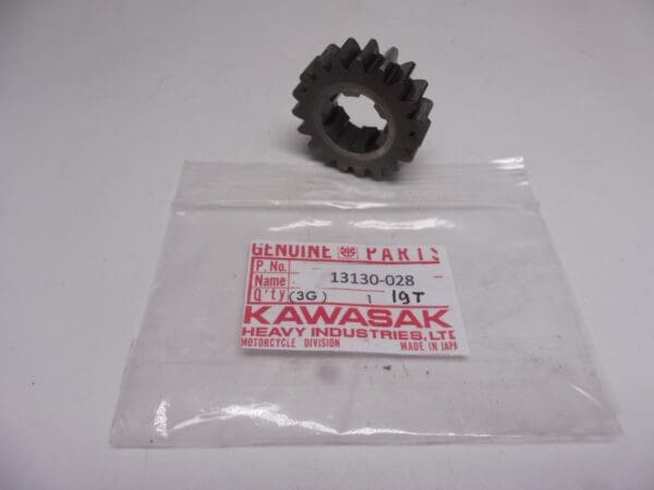 13130-028 Gear 2e 19t drive shaft Kaw.S1 250/3 perfect