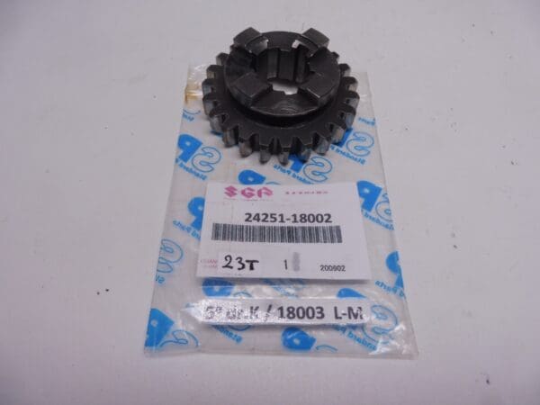 24251-18002 Gear 5e drive 23T Suz.T250-350/GT250-380 as new