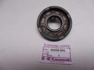 92050-041 Seal crankshaft L.H.25-62-10 Kaw.S1-2-3 250/3-350/3-400/3 perfect