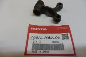 Honda - 14611-MB0-000 - VF700-750 - Valve