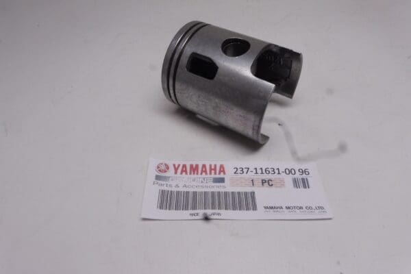 Yamaha - 237-11631-00-96 - CS1/YCS1 - Piston