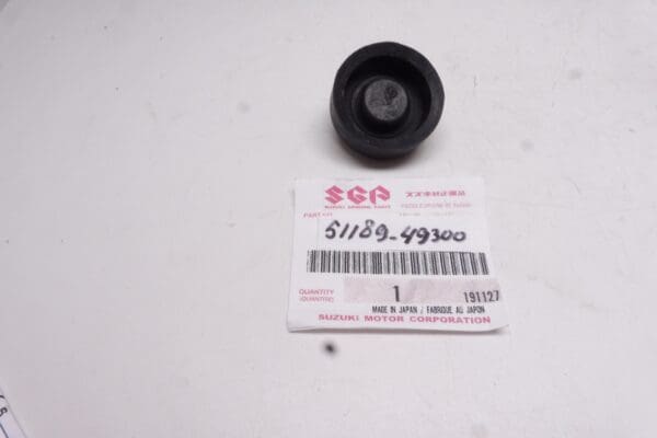 Suzuki - 51189-49300_1 - RG500 rubber cap on frontfork tube