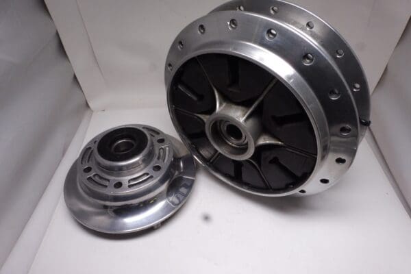 64100-31830/64210-31002 Hub rear assy compl.with shoes/sprock/adopter Suz.GT750 '72up as new