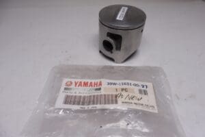 39W-11631-00-97 Piston Yam.TZ250 '84 about used but perfect