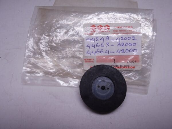 44248-42002 / 44663-32000 / 44664-42000 Gasket/valve/plate ass'y{from cap breather)fueltank RG-RGB500