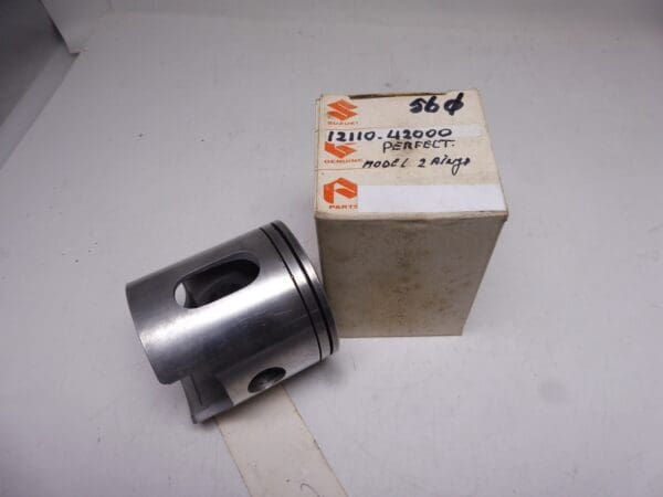 Suzuki - 12110-42000-00 - RG500 1-2-3 racing 56mm - Piston used but O.K. model 2 rings