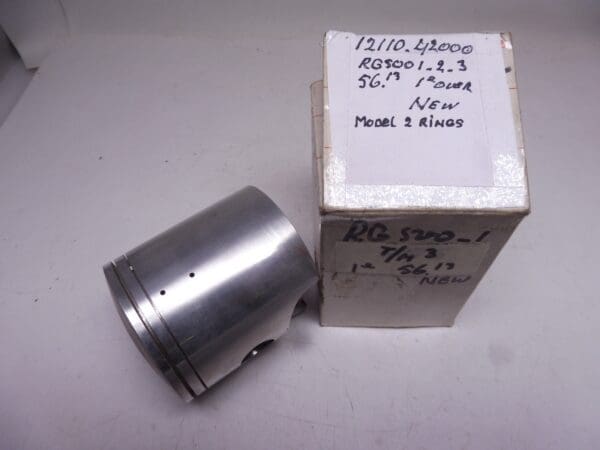 Suzuki - 12110-42000-00 - RG500 - Piston