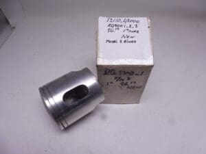 Suzuki - 12110-42000-00 - RG500 - Piston