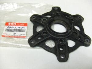 Suzuki - 69212-15400 - RGB500 - housing disc rear